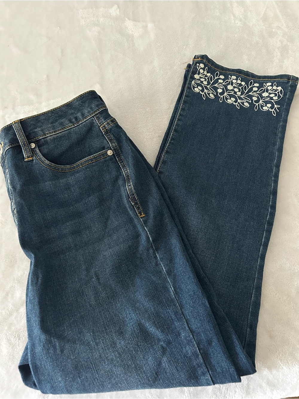 Style & Co Dark Wash Crop Capri Jeans White Floral Embroidered Hem Size 8